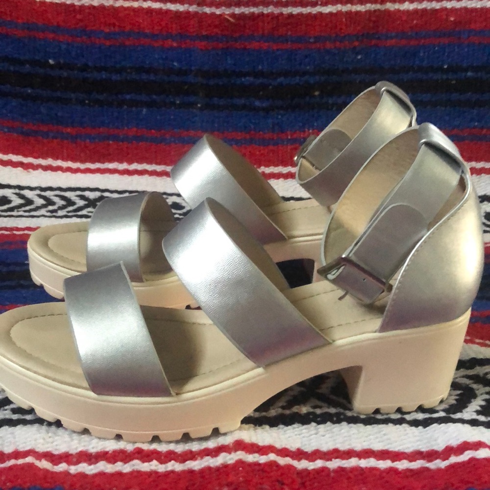 metallic sandals - Picture 4 of 4
